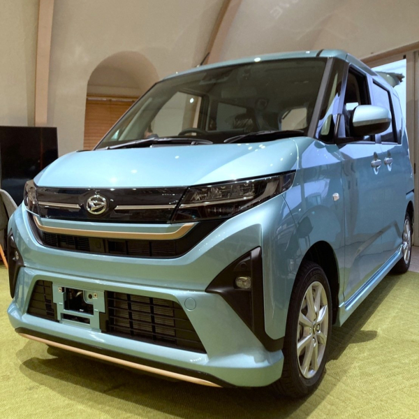 展示車〈 新型ムーヴ 〉